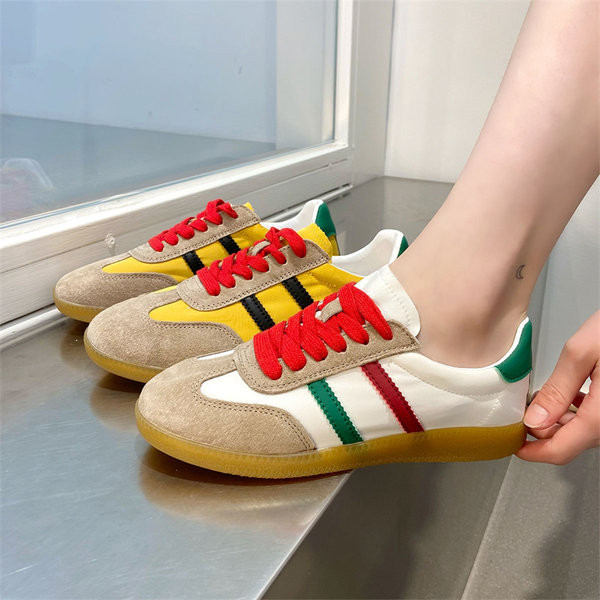 Naiste vabaaja tossud - lameda tallaga