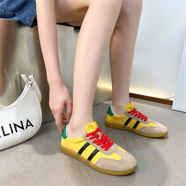 Naiste vabaaja tossud - lameda tallaga