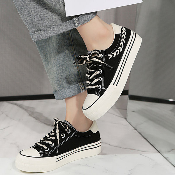 Nauji moteriški sportbačiai - su raišteliais