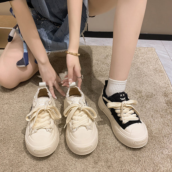 Tekstiliniai moteriški sportbačiai su raišteliais ir šypsenos siuvinėjimu