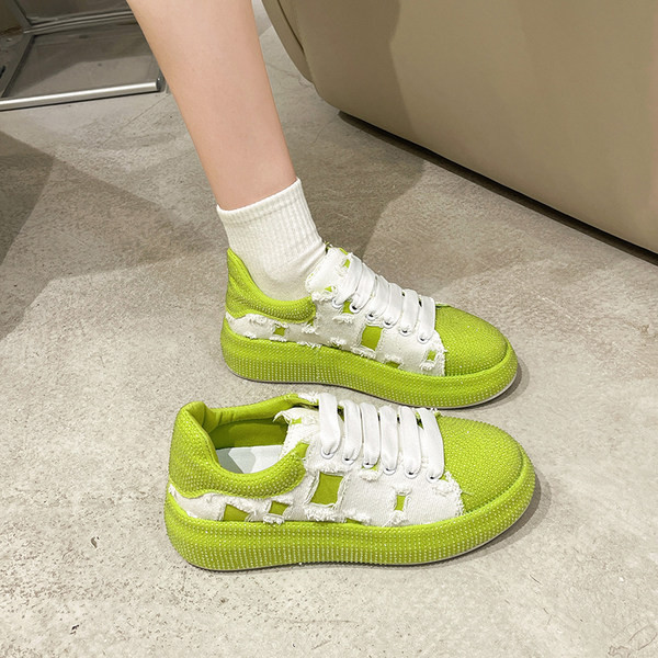 Modern női tornacipő lapos talppal - sárga és zöld színben