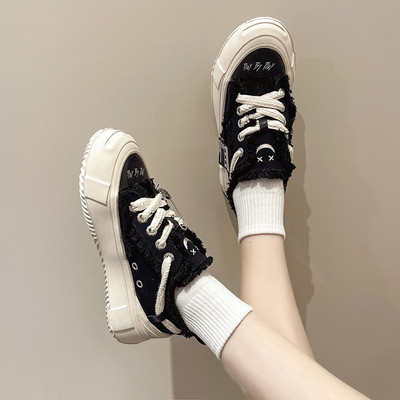 Új fekete-fehér női tornacipő