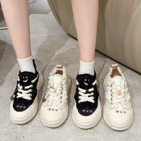 Új fekete-fehér női tornacipő