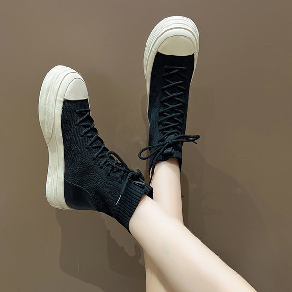 Moteriški aukšti tekstiliniai sportbačiai su 5 cm aukščio padu ir raišteliais