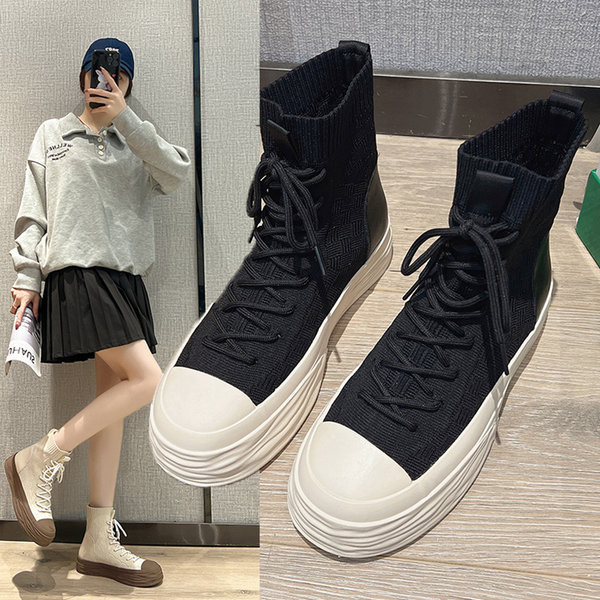 Moteriški aukšti tekstiliniai sportbačiai su 5 cm aukščio padu ir raišteliais