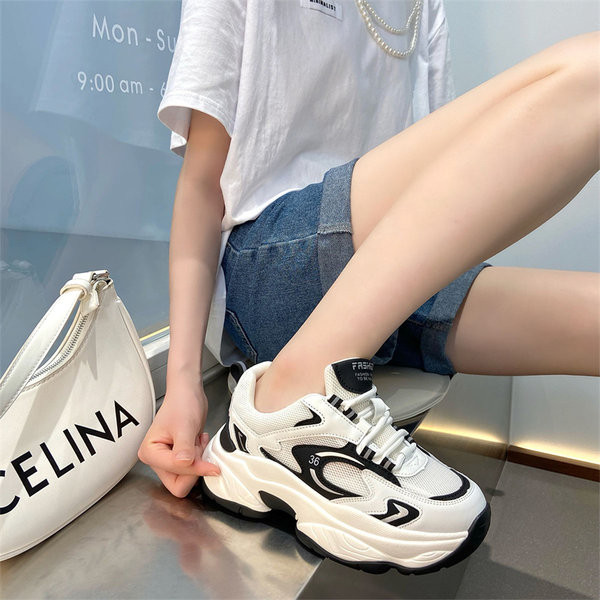 Moteriški sportbačiai su platforma