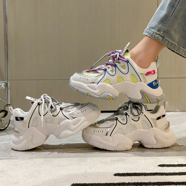 Nauji laisvalaikio moteriški sportbačiai su spalvingais dekoratyviniais raišteliais