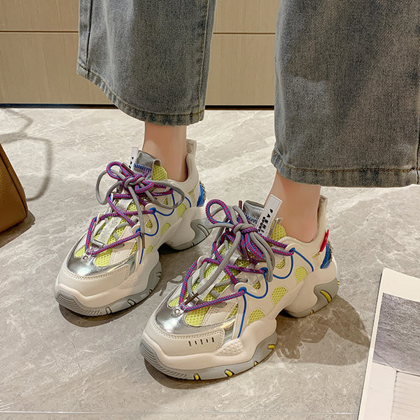 Nauji laisvalaikio moteriški sportbačiai su spalvingais dekoratyviniais raišteliais