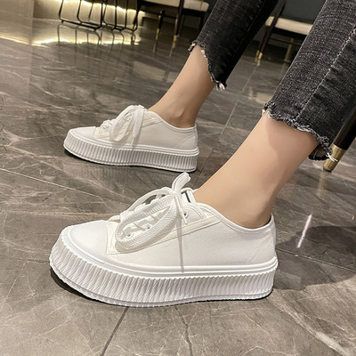 Mitmes värvitoonis paeltega naiste sportlikud tossud