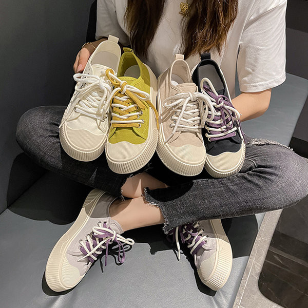 Színes fűzős női tornacipő letisztult modellje