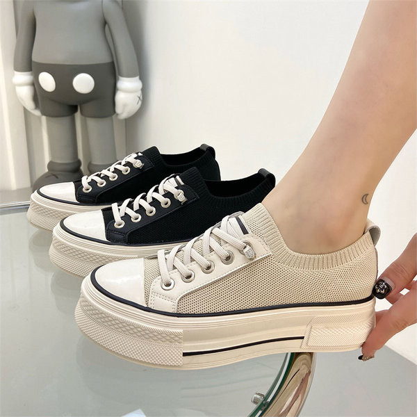 Moteriški sportbačiai – kasdieniai su tinkleliu