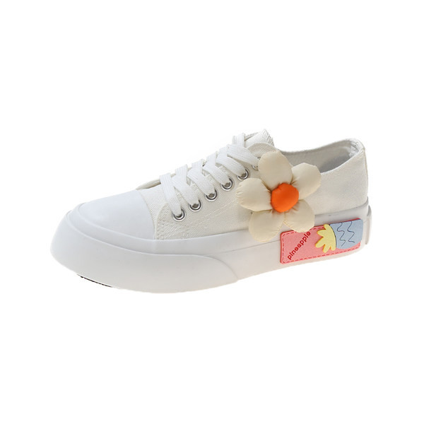 Įprasti moteriški sportbačiai su 3D elementu