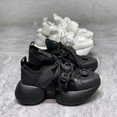 Új női tornacipő emelőtalppal két színben