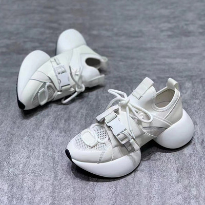 Új női tornacipő emelőtalppal két színben