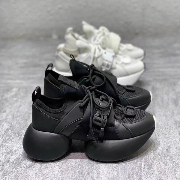 Új női tornacipő emelőtalppal két színben