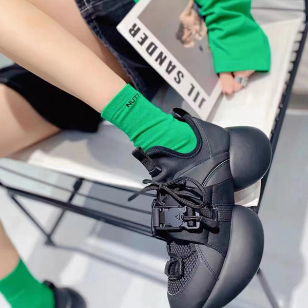 Új női tornacipő emelőtalppal két színben