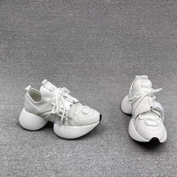 Új női tornacipő emelőtalppal két színben