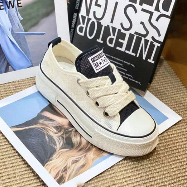 Moteriški laisvalaikio spalvos suvarstomi sportbačiai