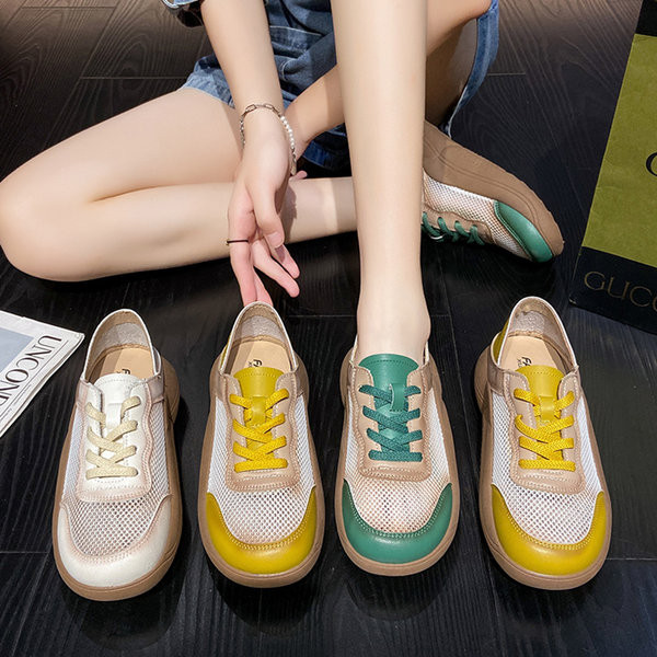 Įprasti moteriški kvėpuojantys sportbačiai grubiu padu