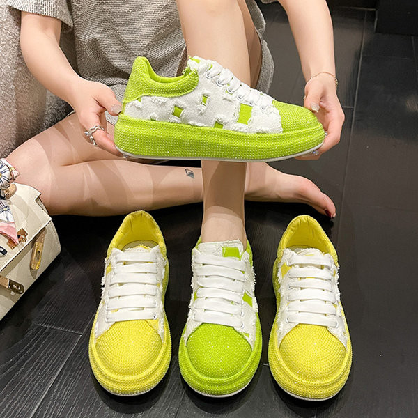 Moteriški spalvingi sportbačiai su akmenukais