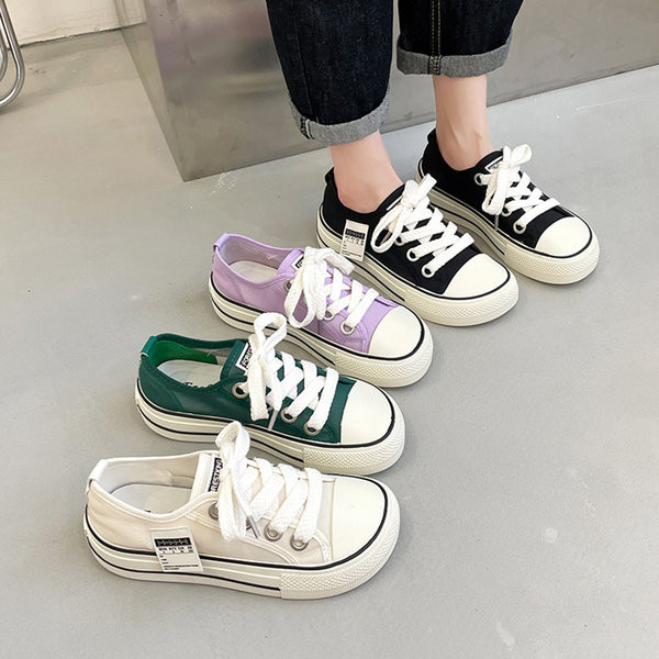 Moteriški sportbačiai dabartinis modelis su raišteliais