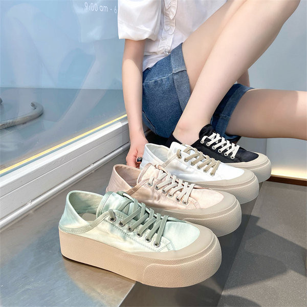 Naujo modelio moteriški apvalūs sportbačiai su raišteliais