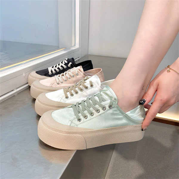 Naujo modelio moteriški apvalūs sportbačiai su raišteliais