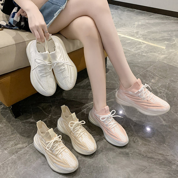 Nauji moteriški sportbačiai su raišteliais