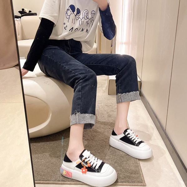 Nauji laisvalaikio moteriški sportbačiai su dekoratyvine gėle