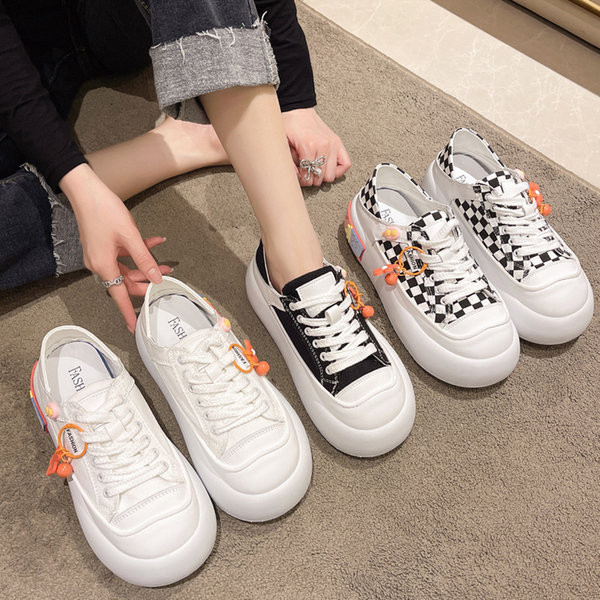 Nauji laisvalaikio moteriški sportbačiai su dekoratyvine gėle