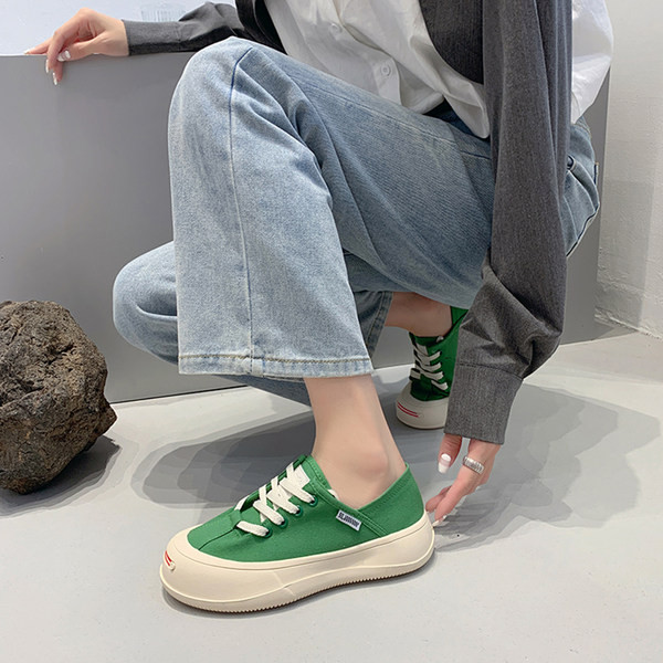 Kasdieniniam gyvenimui tinkami laisvalaikio moteriški tekstiliniai sportbačiai su 3 cm aukščio padu