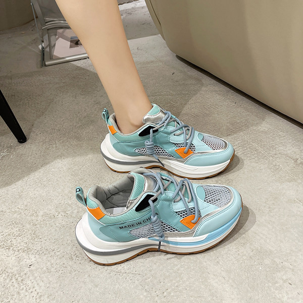 Modernūs moteriški sportbačiai su tinkleliu – dviejų spalvų