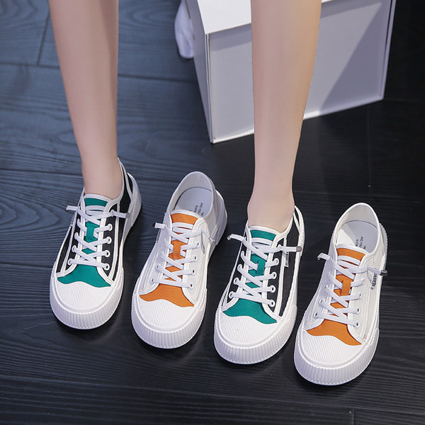 Moteriški sportbačiai tinkleliu ir tiesiu padu