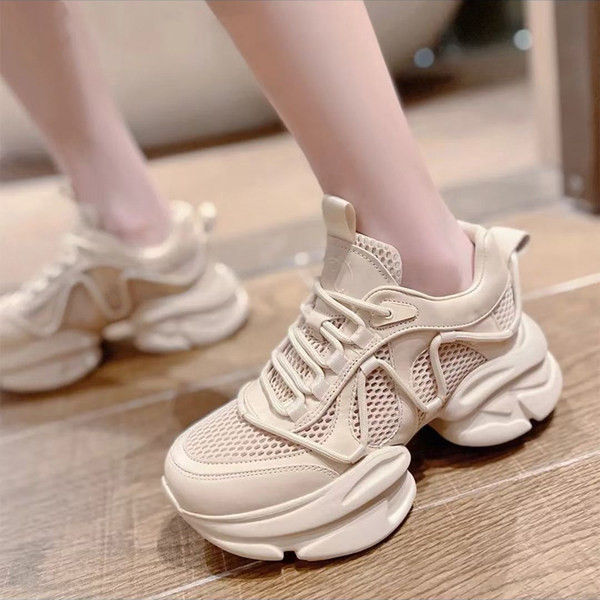 Női tornacipő - platformmal és hálóval