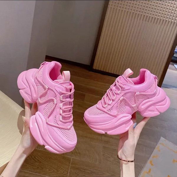 Női tornacipő - platformmal és hálóval