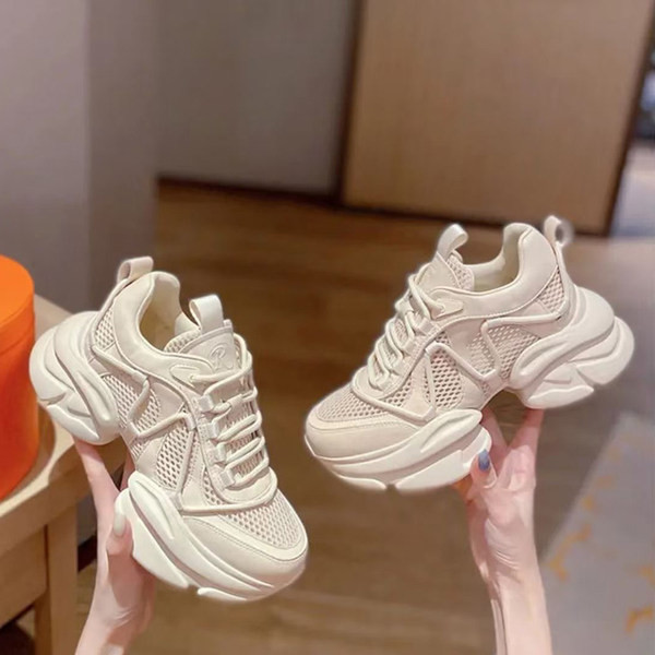 Női tornacipő - platformmal és hálóval