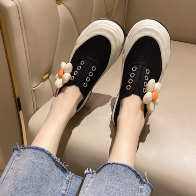 Casual γυναικεία sneakers με τρισδιάστατο στοιχείο