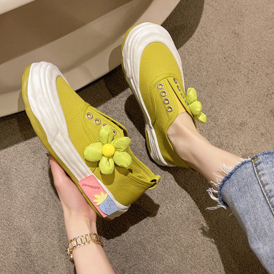 Casual γυναικεία sneakers με τρισδιάστατο στοιχείο