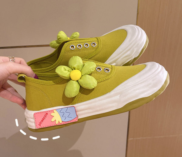 Casual γυναικεία sneakers με τρισδιάστατο στοιχείο