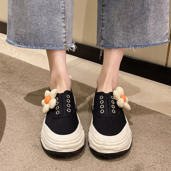 Casual γυναικεία sneakers με τρισδιάστατο στοιχείο