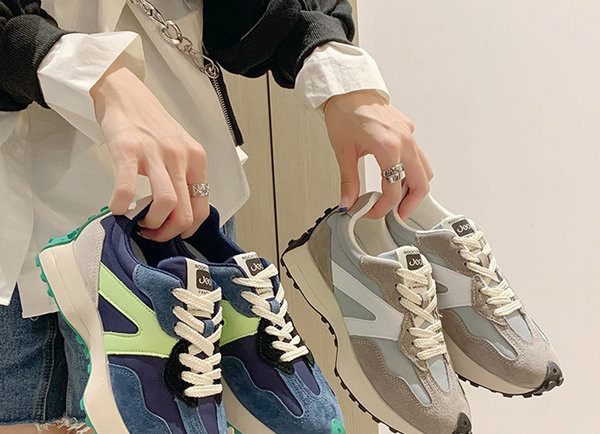 Moteriški sportiniai sportbačiai – dviejų spalvų