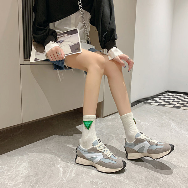 Moteriški sportiniai sportbačiai – dviejų spalvų