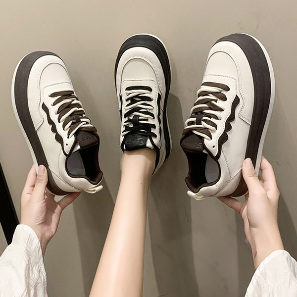 Juodos ir baltos spalvos moteriški sportbačiai su raišteliais