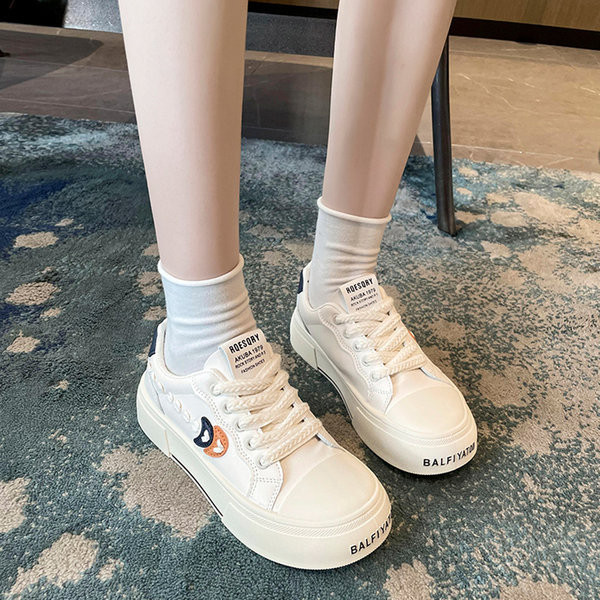 Moteriški sportbačiai - baltos spalvos