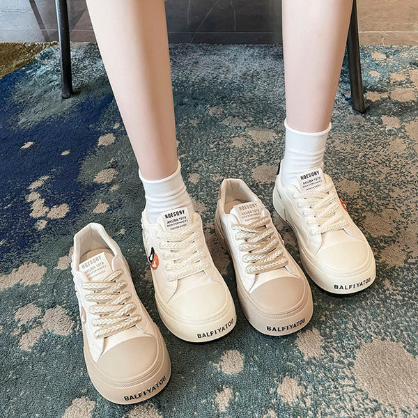 Moteriški sportbačiai - baltos spalvos