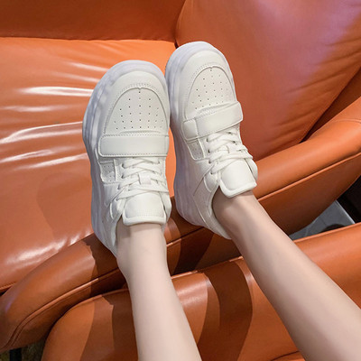 Naiste vabaaja tossud paelte ja takjakinnitusega