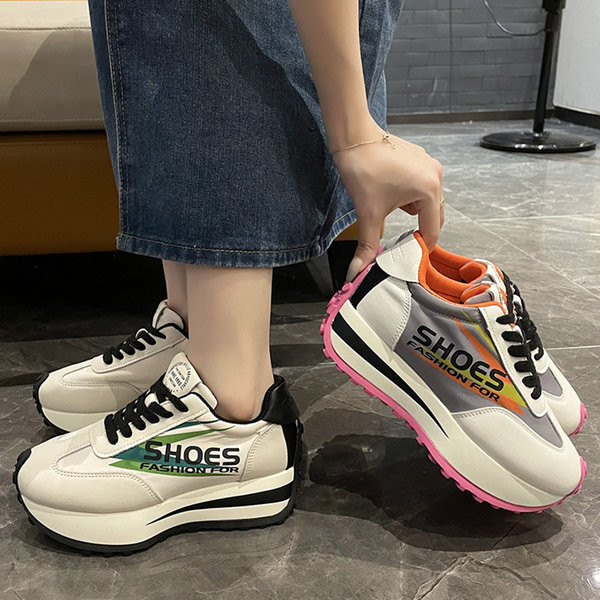 Modern női tornacipő 5,5 cm magas platformmal és felirattal