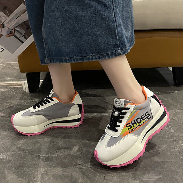 Modern női tornacipő 5,5 cm magas platformmal és felirattal