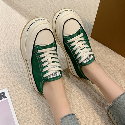 Stílusos női textil tornacipő fűzős felirattal