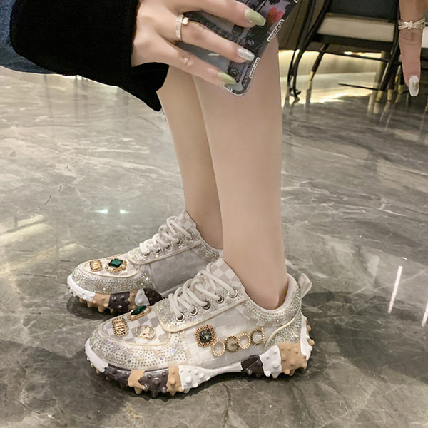 Női alkalmi tornacipő kövekkel